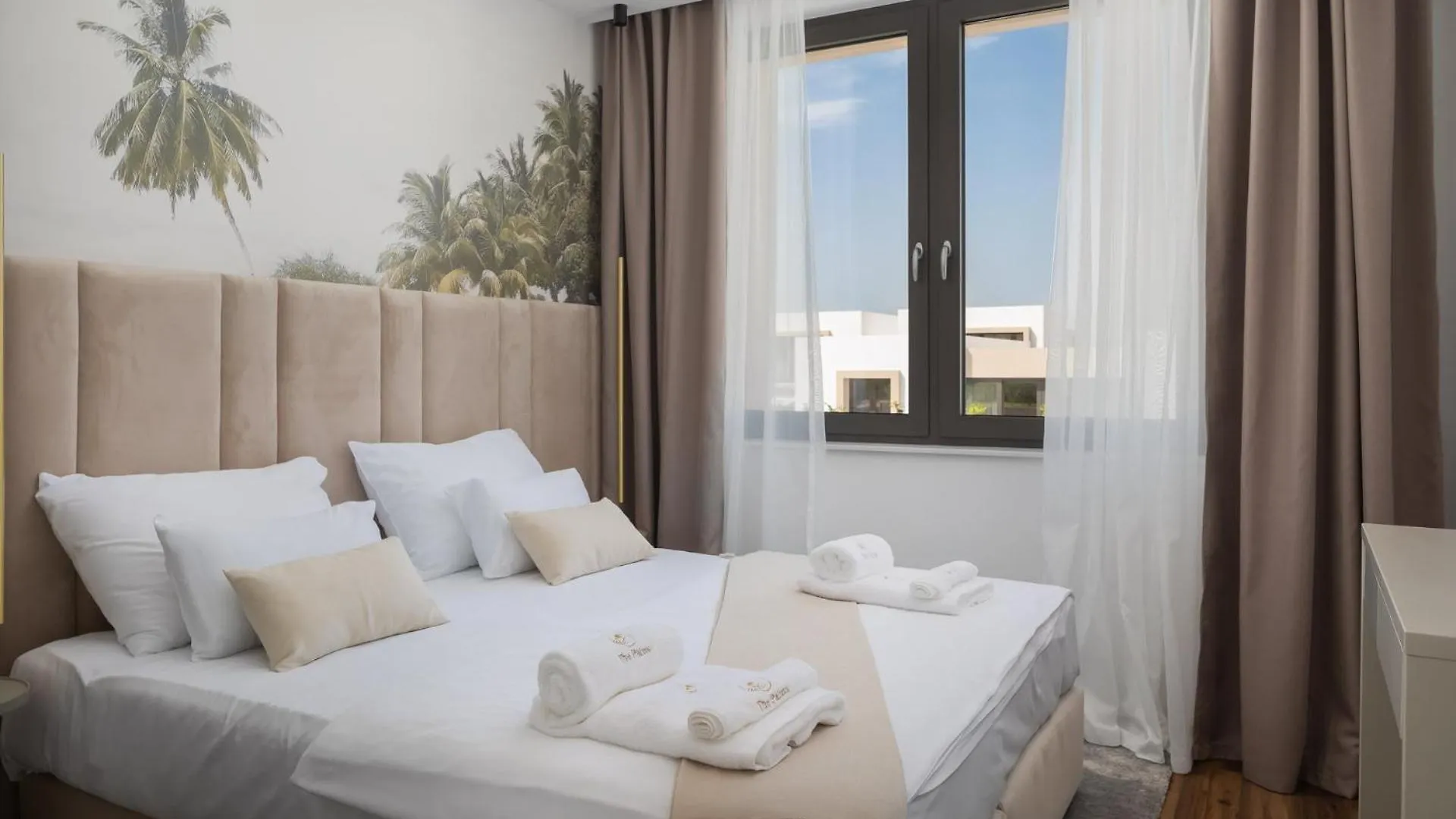 The Palms Resort 트콘